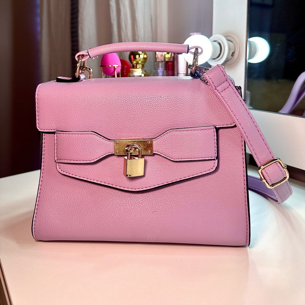 Perfect purple purse to bring out your outfits!